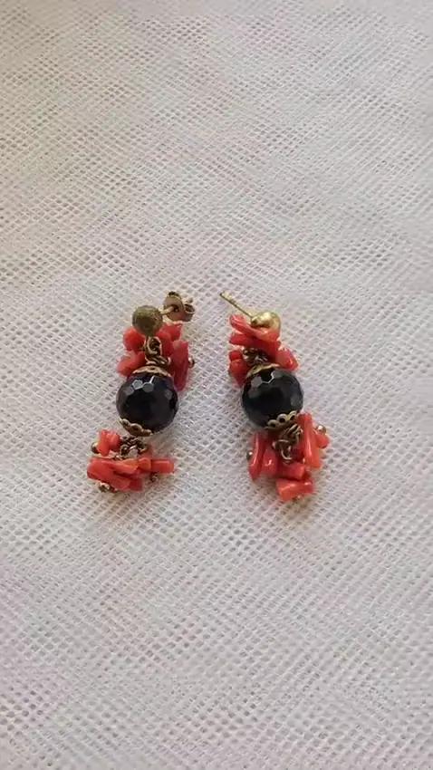 Boucles Corail et Onyx - Boucles d’oreilles